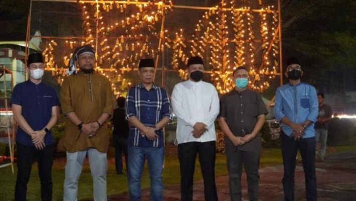  Sekretariat DPRD Riau Pasang Lampu Colok Sambut Ramadan